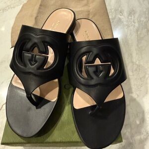 Gucci Black Leather Thong Sandals